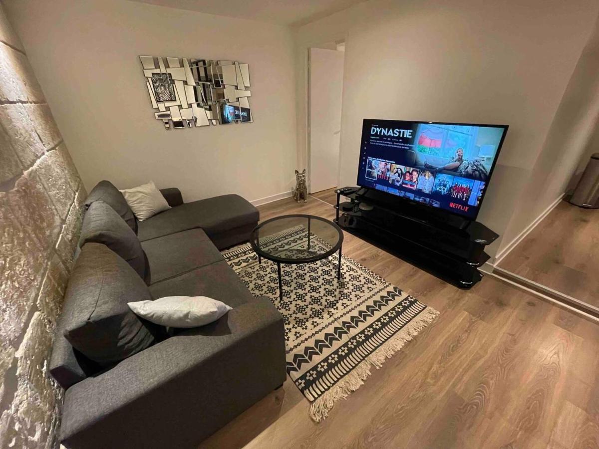 Le Black & White, Hyper Centre - Paisible- Wifi Hd- Netflix- Proche Gare -Ideal Couple Et Business Niort Exterior photo